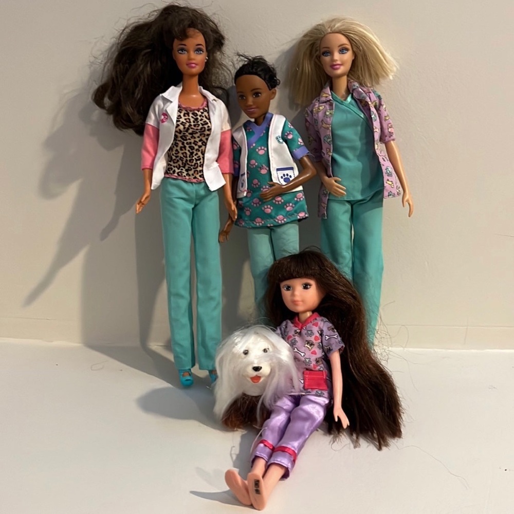 Barbie lot - veterinarians (3 and one skipper like) + Dog